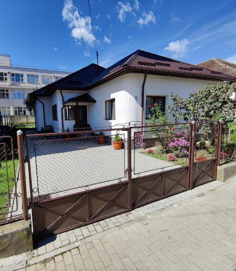 Гостевой дом Casa Marina Кэлимэнешти Экстерьер фото